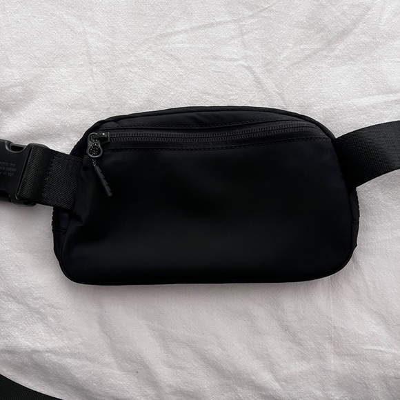 Lululemon Black Belt Bag - Picture 2 of 3